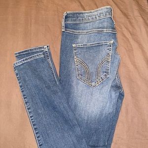 Plain medium wash Hollister skinny jeans